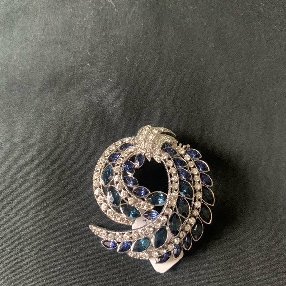 Beautiful Avon Jeweled Broche Bijou - Picture 3 of 3
